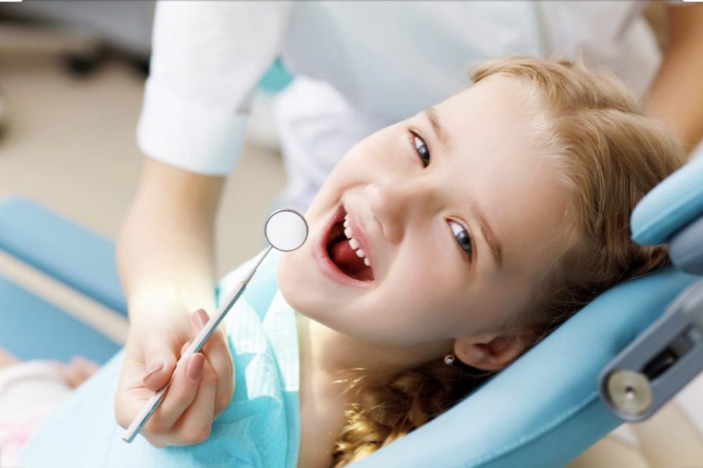 child at the dentit's